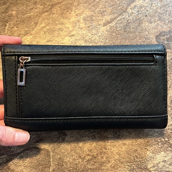 Guess Wallet - Picture 3 of 4